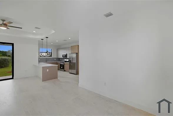 3 bed, 1474 sqft, $2,400 — Photo 4