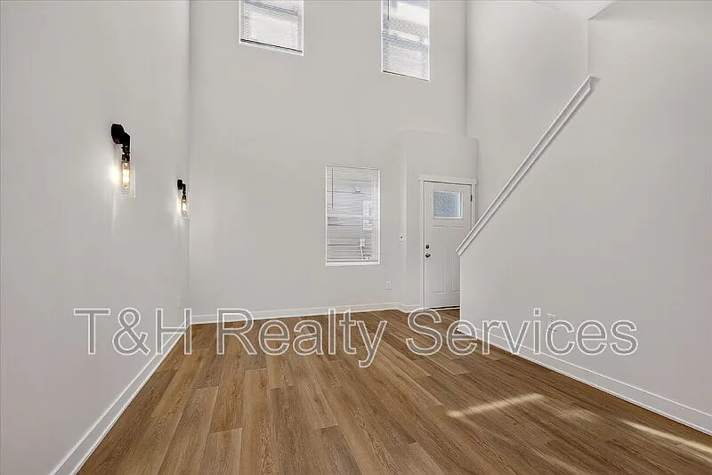 1 bed, 1.5 bath, 520 sqft, $1,325 — Photo 3