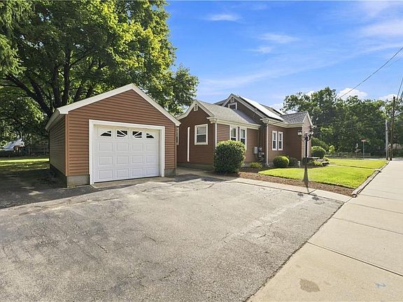 3rd image of 357 Old River Rd