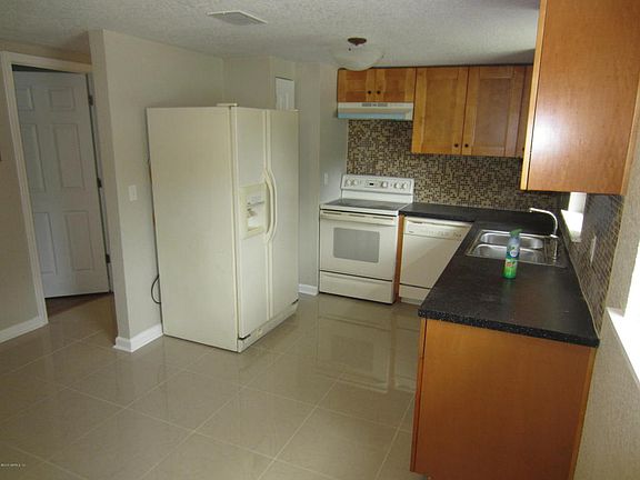 4th image of 8966 Bronson Ln