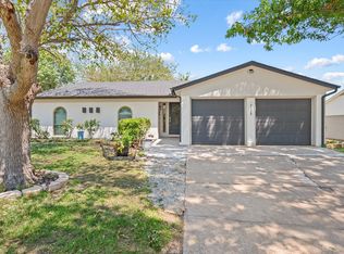 7520 Oak Ridge Dr, North Richland Hills, TX 76182