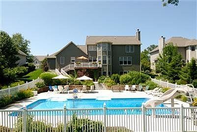 1st image of 395 Highbanks Ct