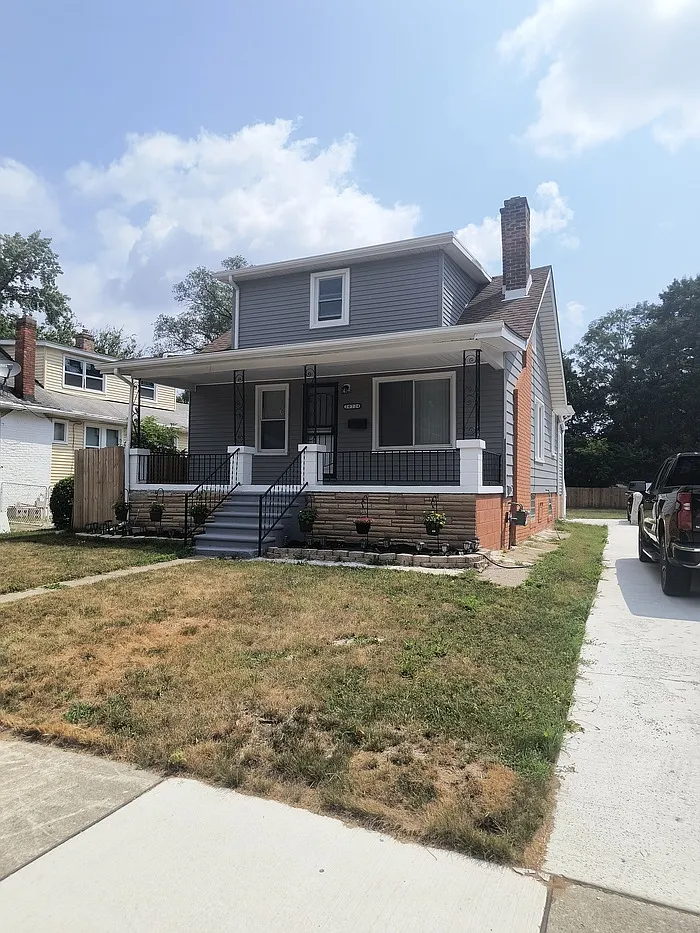 4 bed, 2.0 bath, 1500 sqft, $2,400 — Photo 1