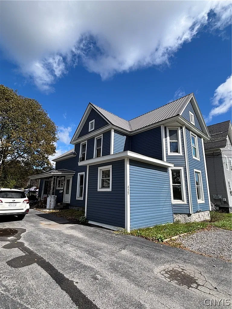 3 bed, 1.0 bath, 2390 sqft, $1,400 — Photo 1