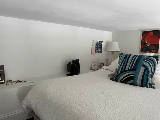 3rd image of 323 W 75th St APT 1e
