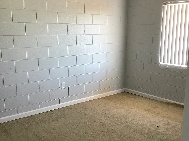 Campus Walk Apartments — Photo 15