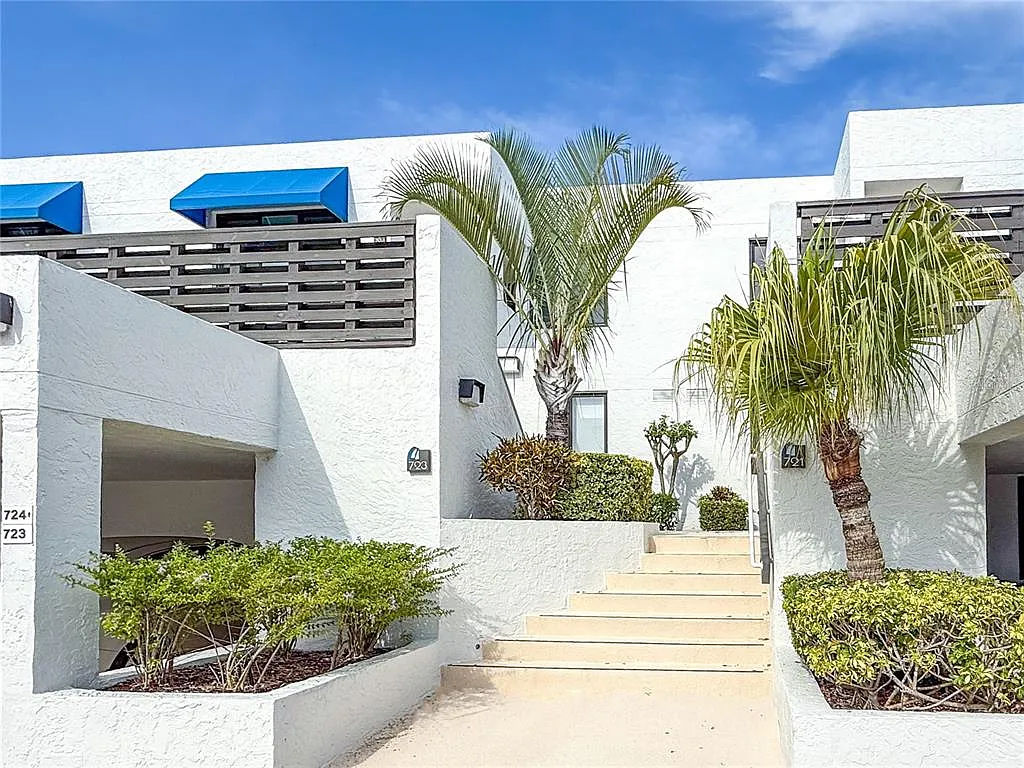 2 bed, 2.0 bath, 1531 sqft, $11,500 — Photo 2