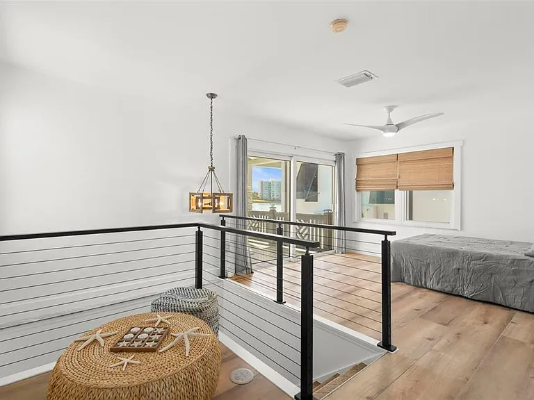 819 Bay Esplanade — Photo 53