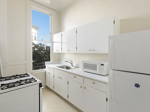 3rd image of 1635 Pierce St APT 11