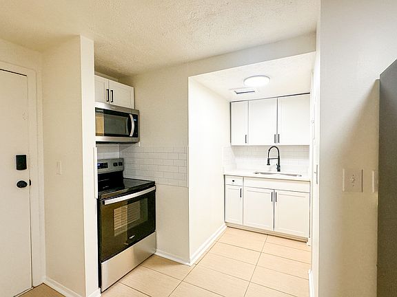 2nd image of 903 Mohawk Trl #15