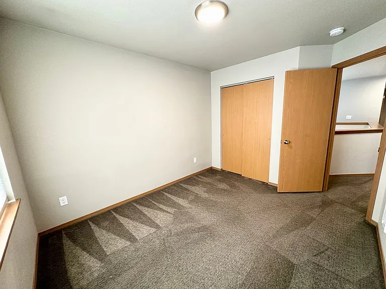 2102 N Yellowstone St — Photo 38