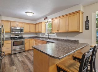 771 Rainbow Dr, Grants Pass, OR 97526