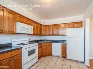 2001 W Touhy Ave APT 301, Chicago, IL 60645