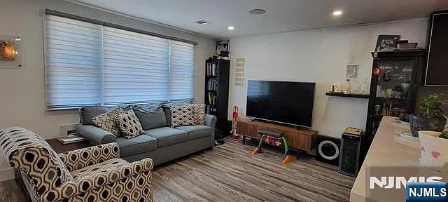2 bed, 2.5 bath, $4,000 — Photo 2