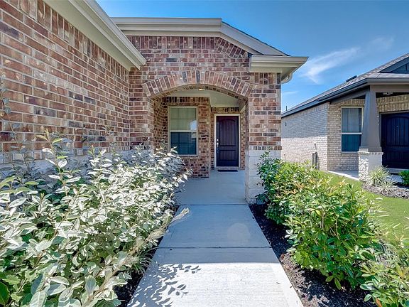 5th image of 511 Saffron Plum Ln