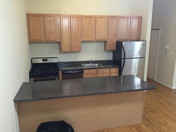 3rd image of 2847 N Lincoln Ave #2