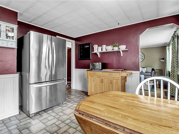 5th image of 48 Waverly Ave