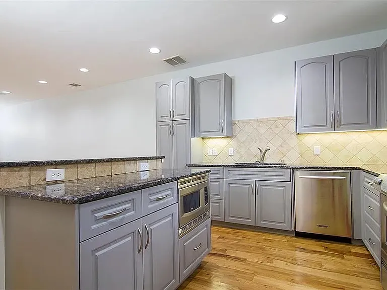 2606 Shelby Ave — Photo 3