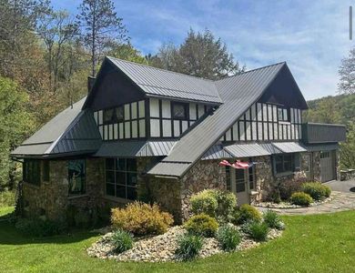 72 Gibbs Hill Rd, Kane, PA, 16735