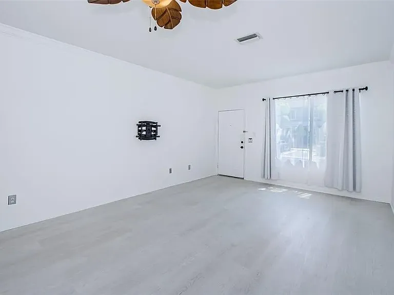 18126 Paradise Point Dr — Photo 6