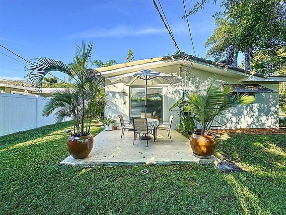 2nd image of 2530 NE 20th Avenue