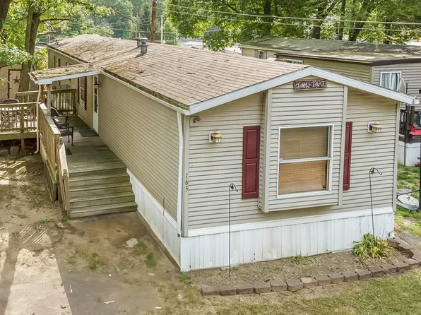 165 Laverne Ln, Akron, OH 44312