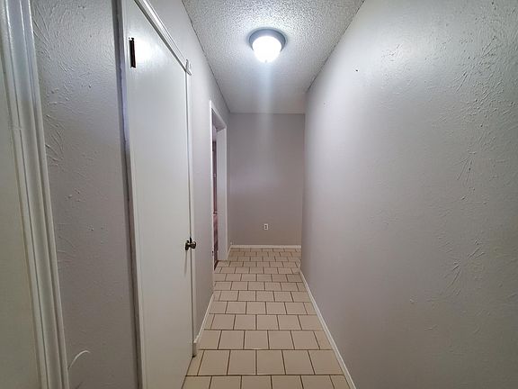 2nd image of 514 NE Cimarron Cir