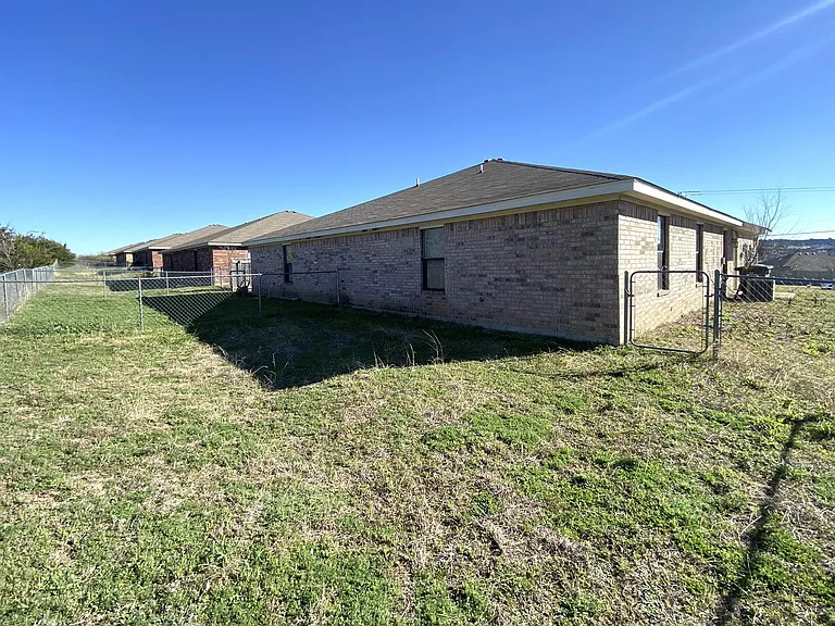 2912 Ashley Dr — Photo 11
