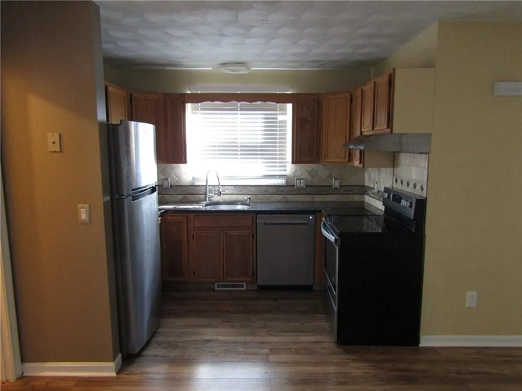 2 bed, 1.0 bath, 919 sqft, $2,000 — Photo 4