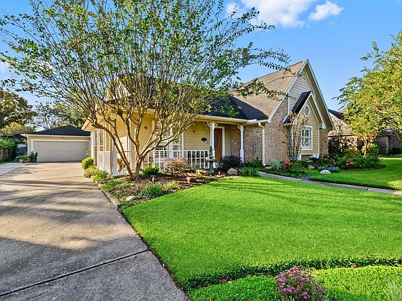 3rd image of 1506 Oak Hollow Dr