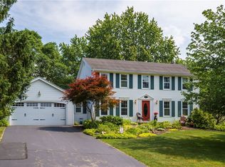17 Canterbury Trl, Fairport, NY 14450