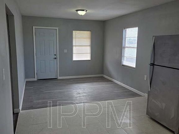 2nd image of 1141 W Acacia Ave #8