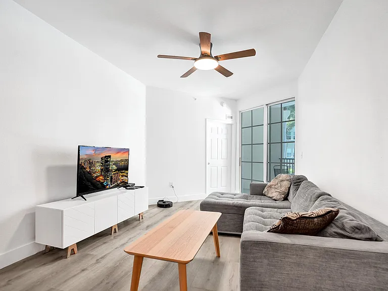 533 NE 3rd Ave #205 — Photo 3