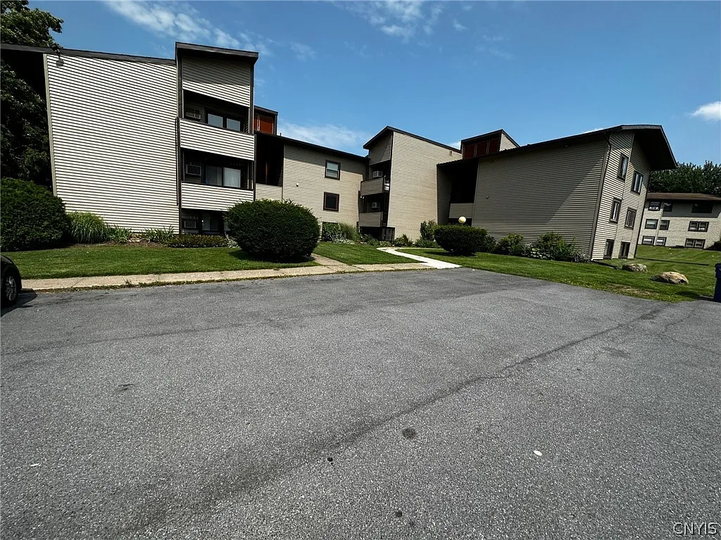 2 bed, 1.0 bath, 903 sqft, $1,575 — Photo 4