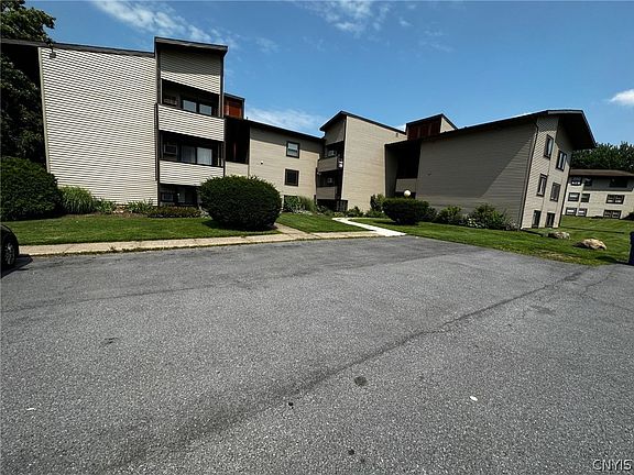 4th image of 505 Village Blvd N