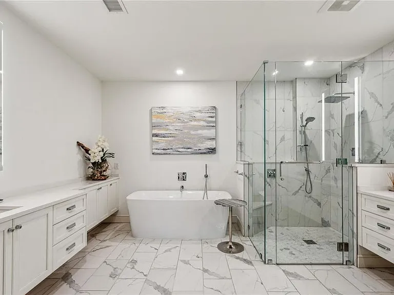 2520 Peachtree Rd #602 — Photo 16