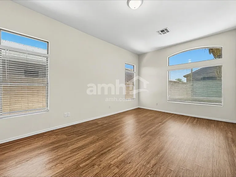 9435 W Pierson St — Photo 9