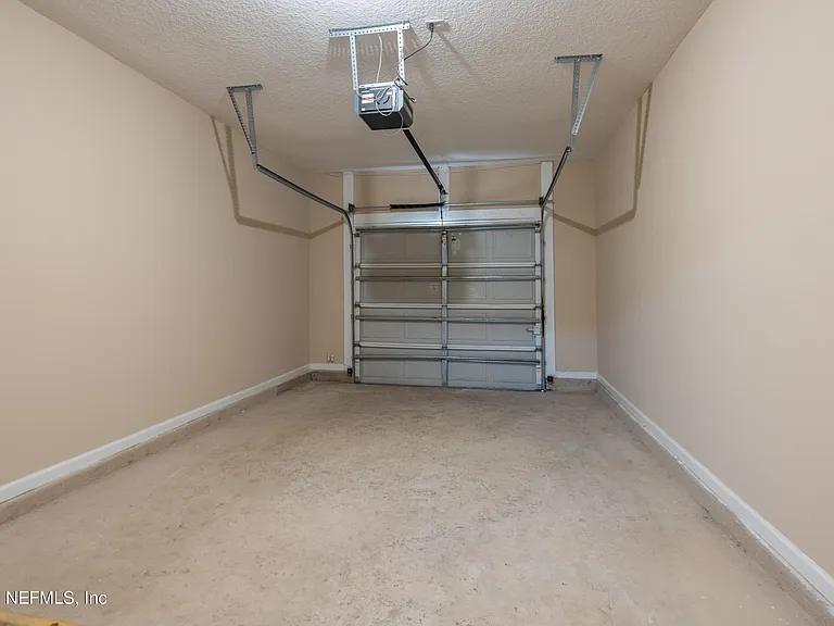 313 Scrub Jay Dr — Photo 33