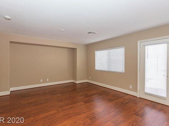 5th image of 241 Fairway Woods Dr