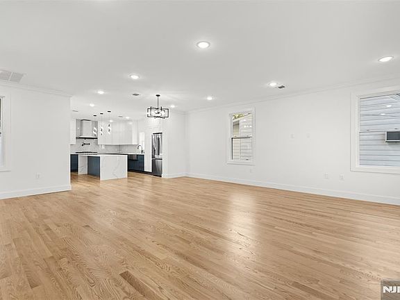 4th image of 459 Washington Ave