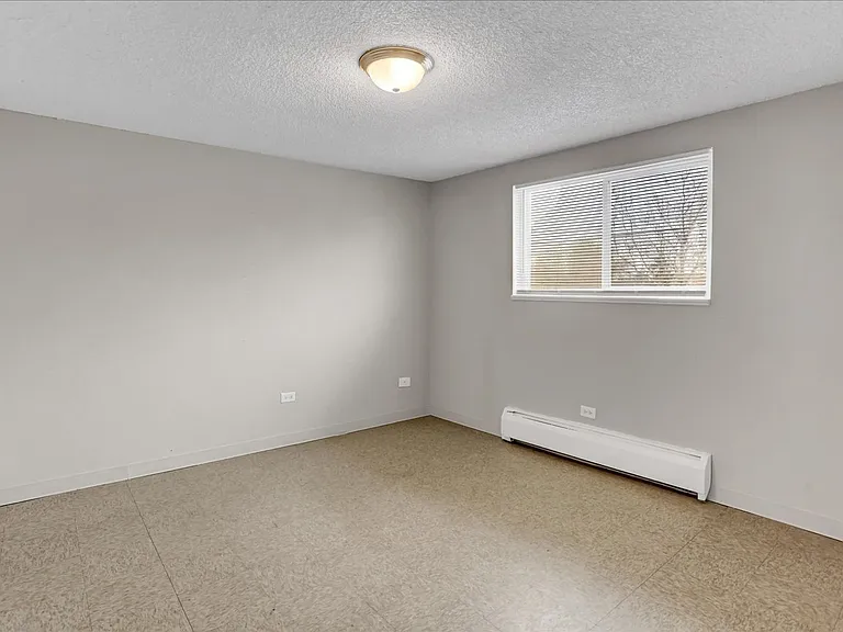 Section 8 Approved! Great location close to the city! — Photo 15