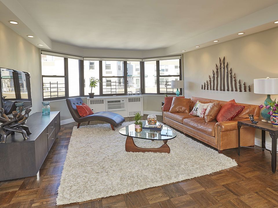 1st image of 140 E 83rd St APT 15B