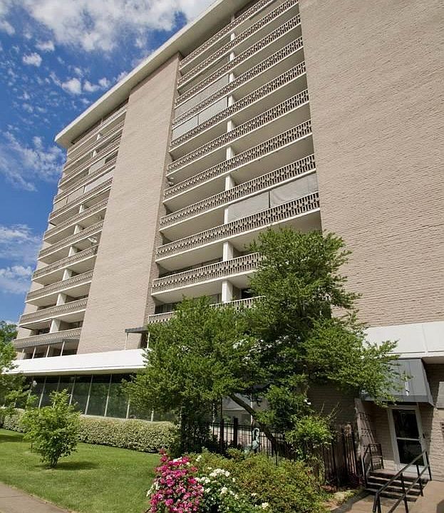 1st image of 700 E 9th St APT 2G