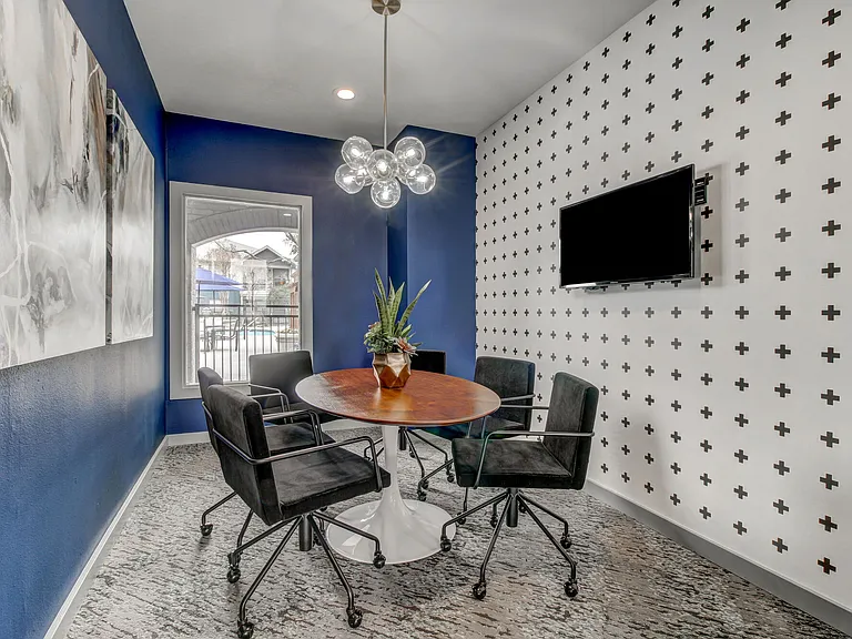Noah Apartments — Photo 6