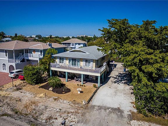 3rd image of 8069 Estero Blvd