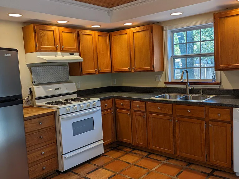 1509 Newton St — Photo 12