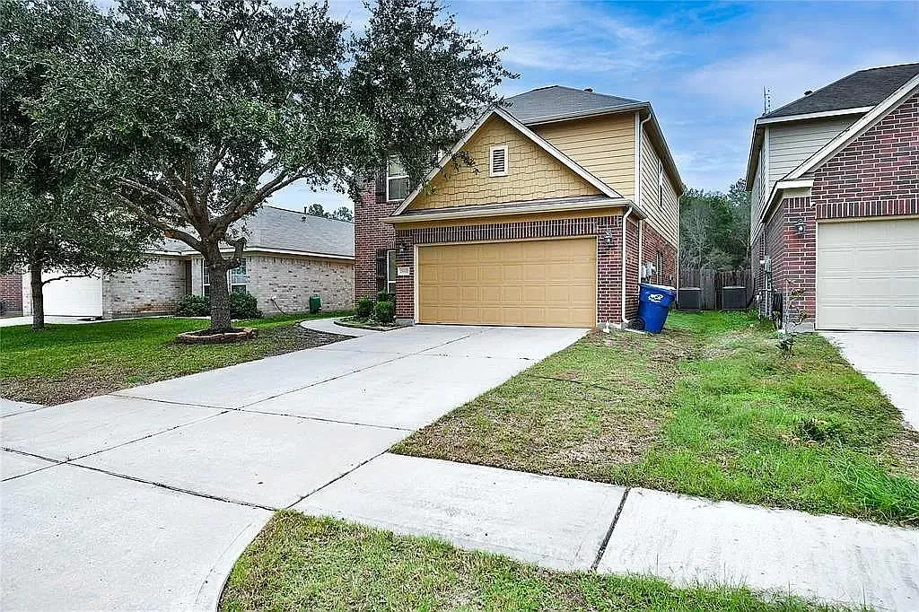 6 bed, 2.5 bath, 2630 sqft, $3,000 — Photo 3