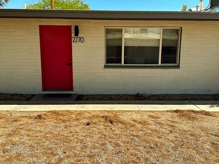 2770 N Forgeus Ave — Photo 3