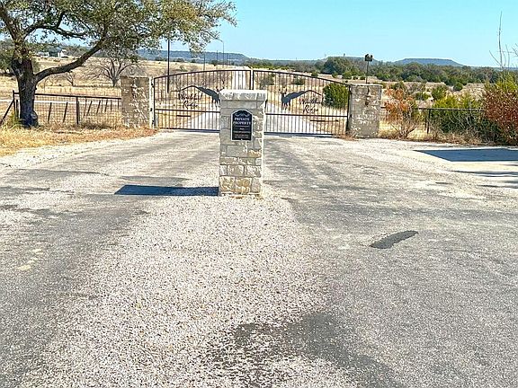 2nd image of Whitetail Ridge Dr