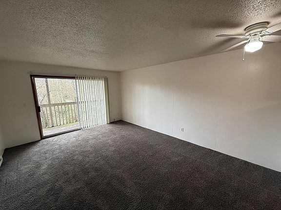 4th image of 528 SW Levens St APT 8
